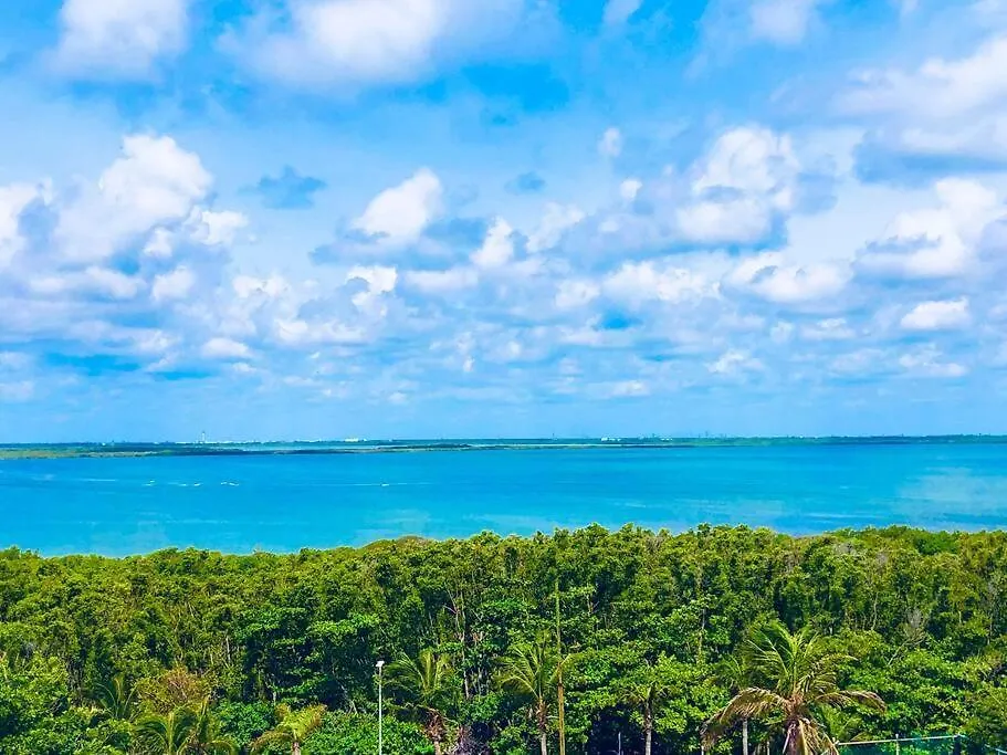 Apartment Beachfront Ph+Roof Garden, Ocean & Lagoon Views