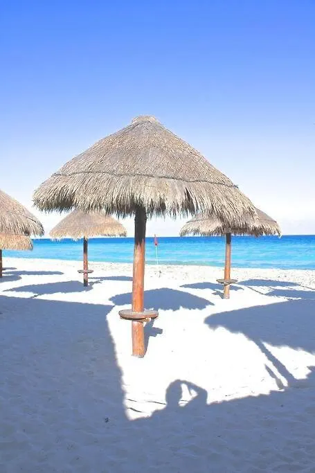 Beachfront Ph+Roof Garden, Ocean & Lagoon Views Cancun